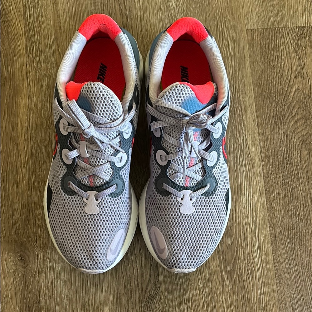 Nike Women’s Renew shoes. Size 11. - Picture 2 of 8